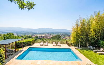 Reggello 867: Piscine, Bleu, Recours, Eco Hôtel, Jardin, Ombre, Loisir, Mobilier De Jardin, Aménagement Paysager, Caractéristique De L'Eau
