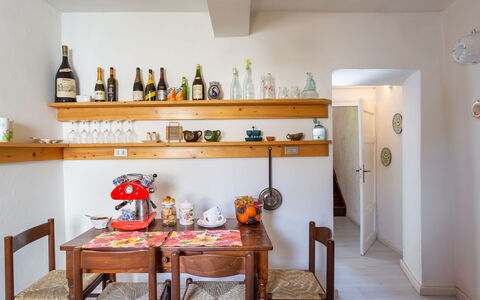 Casa Alice: Pièce, Étagère, Meubles, Propriété, Design Intérieur, Maison, Cuisine, Rayonnage, Bâtiment, Sol