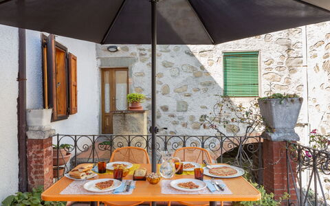 Casa Alice: Propriété, Pièce, Table, Maison, Bâtiment, Meubles, Design Intérieur, Immobilier, Domicile, Patio