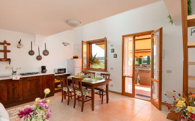 Narciso - Pool View First Floor: Meubles, Design Intérieur, Sol, Bois, Plafond, Sol, Table, Pièce, Salle À Manger, Éclairage