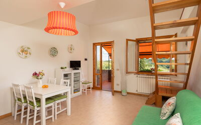 Erica - Pool View First Floor: Design Intérieur, Meubles, Bois, Sol, Sol, Plafond, Pièce, Tache De Bois, Chaise, Salon