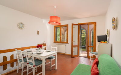 Ortensia - Pool View Ground Floor: Design Intérieur, Meubles, Bois, Sol, Plafond, Sol, Pièce, Domicile, Table, Salon