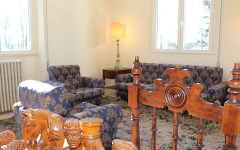 Villa La Casa Bianca: Pièce, Orange, Meubles, Salon, Propriété, Domicile, Jaune, Table, Maison, Chaise