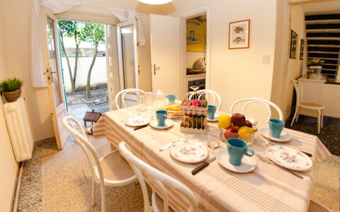 Angelina: Pièce, Propriété, Meubles, Table, Design Intérieur, Bâtiment, Salle À Manger, Maison, Immobilier, Domicile