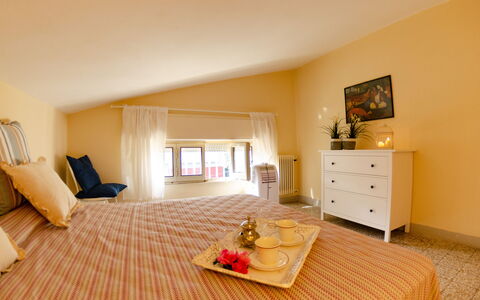 Angelina: Pièce, Propriété, Meubles, Design Intérieur, Sol, Salon, Jaune, Bâtiment, Plafond, Maison