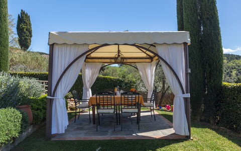 Villa Manuela: Propriété, Pergola, Pavillon, Bâtiment, Canopée, Botanique, Ombre, Maison, Immobilier, Jardin