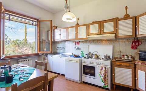 Villa Campiglia: Pièce, Propriété, Bâtiment, Cuisine, Meubles, Immobilier, Maison, Design Intérieur, Cabinetry, Domicile