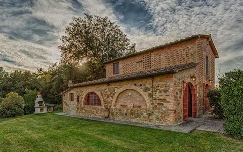 La Rimessa: Propriété, Bâtiment, Domicile, Maison, Biens, Immobilier, Ciel, Architecture, Herbe, Arbre