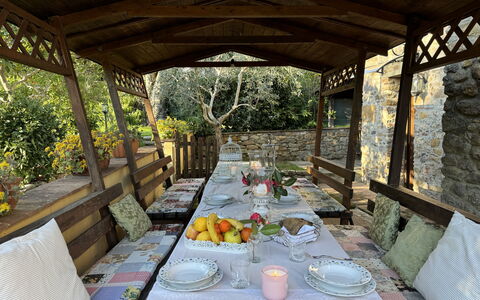 Podere Di Mero Casolare: Meubles, Bois, Table, Chaise, Mobilier De Jardin, Tableau De Plein Air, Ombre, Structure En Plein Air, Jardin, Table Cuisine Et Salle A Manger