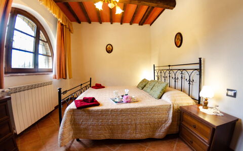 Podere Di Mero Casolare: Meubles, Propriété, Fenêtre, Bâtiment, Confort, Bois, Design Intérieur, Éclairage, Sol