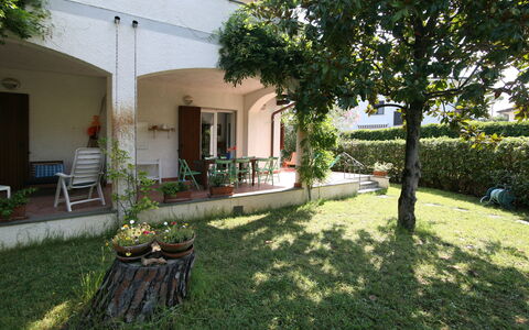 Villa Del Forte: Propriété, Maison, Bâtiment, Cour, Immobilier, Arrière-Cour, Domicile, Cour, Jardin, Herbe