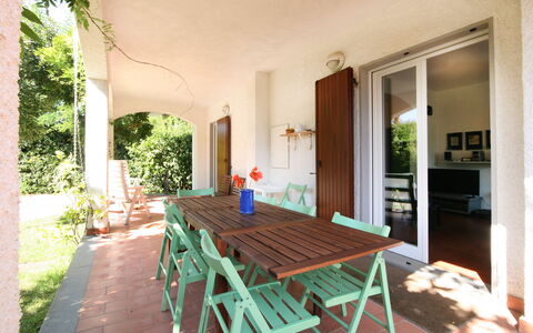 Villa Del Forte: Propriété, Bâtiment, Pièce, Maison, Meubles, Table, Immobilier, Design Intérieur, Villa, Domicile