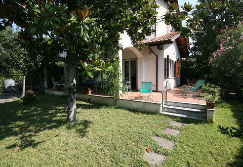 Villa Del Forte: Propriété, Maison, Domicile, Bâtiment, Immobilier, Architecture, Cour, Arbre, Chalet, Villa