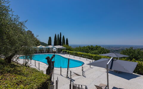Villa Alfresco: Piscine, Mobilier De Jardin, Station De Montagne, Recours, Tableau De Plein Air, Eco Hôtel, Ville Resort, Parapluie, Balancelle
