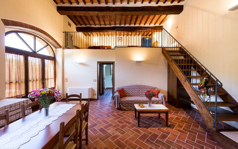 Casale Vacanze Il Granaio: Bâtiment, Propriété, Pièce, Design Intérieur, Maison, Immobilier, Plafond, Architecture, Meubles, Escaliers