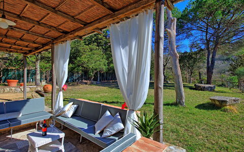 Casa Fioraie: Propriété, Immobilier, Pièce, Maison, Bâtiment, Domicile, Arbre, Porche, Chalet, Patio