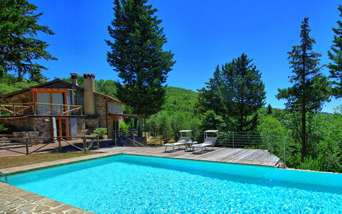 Casa Fioraie: Piscine, Propriété, Immobilier, Maison, Biens, Loisir, Domicile, Bâtiment, Arbre, Vacances
