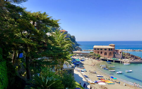 Dai Fiorentini - Apartment In Levanto: Côte, Mer, Ciel, Bleu Azur, Propriété, Arbre, Vacances, Plage, Ville, Rive