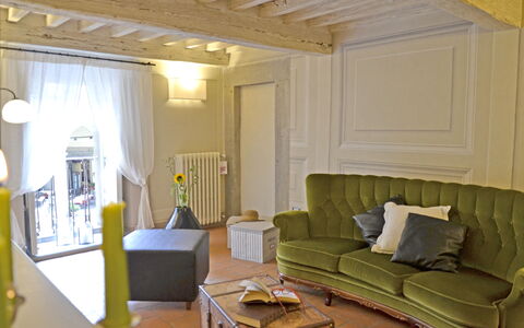 Appartamento Tommasi Fierli: Salon, Pièce, Propriété, Meubles, Design Intérieur, Bâtiment, Jaune, Plafond, Maison, Mur