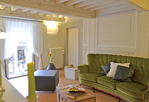 Appartamento Tommasi Fierli: Salon, Pièce, Propriété, Meubles, Design Intérieur, Bâtiment, Jaune, Plafond, Maison, Mur