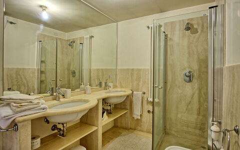 Palazzo Del Capitano: Salle De Bains, Pièce, Propriété, Luminaire Plomberie, Design Intérieur, Mur, Accessoire Salle De Bain, Bâtiment, Immobilier, Maison