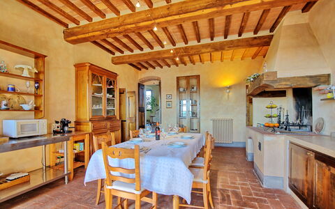 Palazzo Del Capitano: Propriété, Pièce, Bâtiment, Meubles, Maison, Immobilier, Design Intérieur, Plafond, Cuisine, Biens