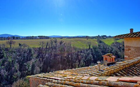 Palazzo Del Capitano: Ciel, Mur, Zone Rurale, Toit, Arbre, Paysage, Bois, Nuage, Bâtiment, Maison