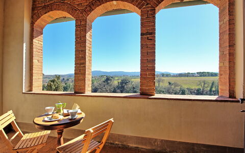 Palazzo Del Capitano: Propriété, Pièce, Bâtiment, Fenêtre, Design Intérieur, Immobilier, Architecture, Cambre, Table, Biens