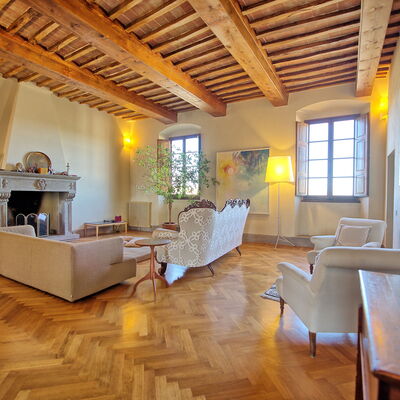 Palazzo Del Capitano: Propriété, Bâtiment, Pièce, Design Intérieur, Sol, Parquet, Meubles, Salon, Maison, Dur