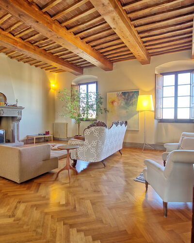 Palazzo Del Capitano: Propriété, Bâtiment, Pièce, Design Intérieur, Sol, Parquet, Meubles, Salon, Maison, Dur