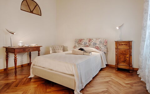 Tenuta Cambiano: Chambre, Meubles, Lit, Pièce, Sol, Propriété, Parquet, Design Intérieur, Cadre De Lit, Mur