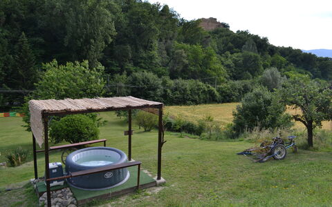 Agriturismo Il Giaggiolo without Pool: Propriété, Herbe, Paysage, Lot Terre, Cour, Zone Rurale, Arrière-Cour, Immobilier, Station De Montagne, Loisir
