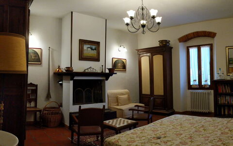 Agriturismo Il Giaggiolo without Pool: Pièce, Meubles, Design Intérieur, Propriété, Bâtiment, Plafond, Éclairage, Luminaire, Salon, Mur