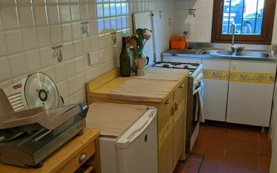 Gottino: Pièce, Comptoir, Propriété, Cuisine, Cabinetry, Meubles, Sol, Tuile, Principaux Appliance, Bâtiment