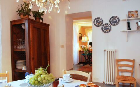 Il Mezzanino: Pièce, Salle À Manger, Propriété, Meubles, Design Intérieur, Table, Maison, Domicile, Immobilier, Bâtiment