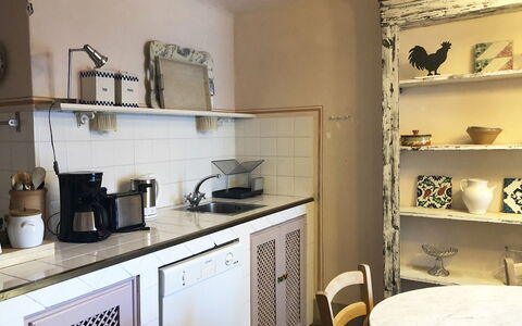 Il Mezzanino: Pièce, Propriété, Meubles, Étagère, Design Intérieur, Bâtiment, Mur, Maison, Cabinetry, Sol