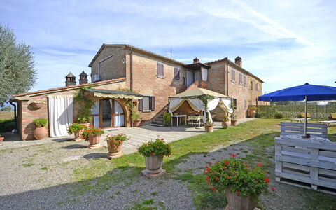 Casale Valdichiana: Propriété, Maison, Bâtiment, Immobilier, Domicile, Chalet, Ferme, Biens, Lot Terre, Villa