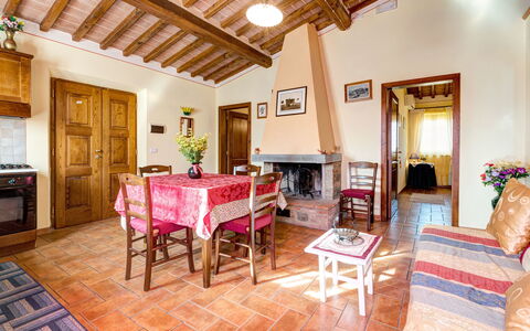 Casale Valdichiana: Propriété, Pièce, Bâtiment, Meubles, Immobilier, Maison, Design Intérieur, Plafond, Villa, Sol