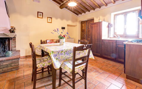 Casale Valdichiana: Propriété, Pièce, Bâtiment, Meubles, Immobilier, Design Intérieur, Sol, Maison, Cuisine, Salle À Manger