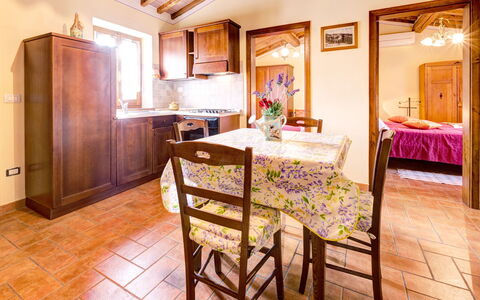 Casale Valdichiana: Pièce, Propriété, Meubles, Bâtiment, Design Intérieur, Sol, Maison, Immobilier, Plafond, Salle À Manger