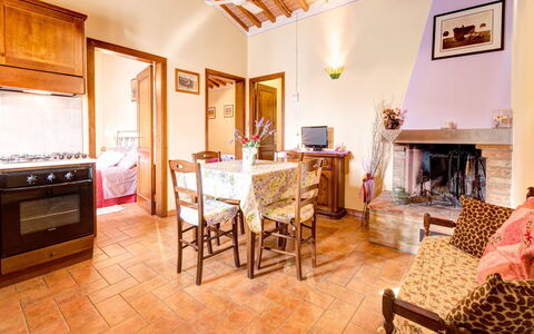 Casale Valdichiana: Propriété, Pièce, Bâtiment, Meubles, Design Intérieur, Sol, Immobilier, Maison, Domicile, Salon