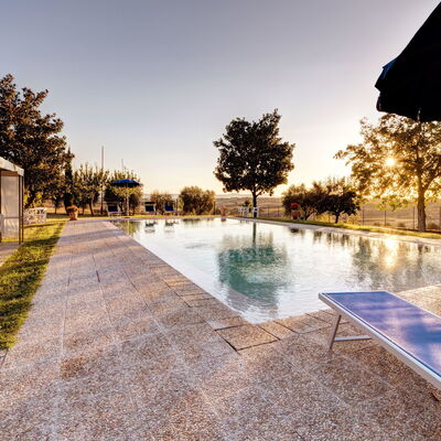 Casale Valdichiana: Propriété, L'Eau, Piscine, Domicile, Immobilier, Maison, Ciel, Arbre, Bâtiment, Biens