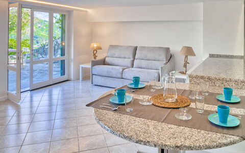 Il Giardino Sul Mare - Levanto: Propriété, Pièce, Meubles, Design Intérieur, Salon, Immobilier, Table Basse, Bâtiment, Maison, Table