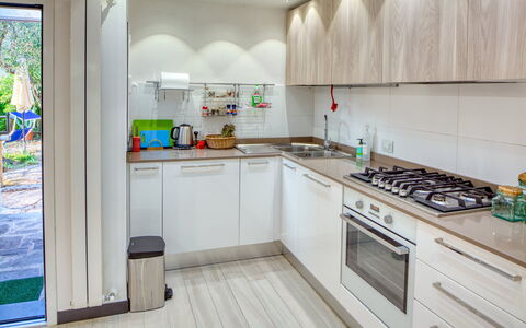 Il Frantoio Del Mesco - Levanto: Pièce, Gaz Poele, Principaux Appliance, Design Intérieur, Cuisine, Sol, Appareil De Cuisine, Evier, Cuisinière, Verre