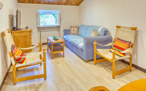 Il Frantoio Del Mesco - Levanto: Bois, Sol, Design Intérieur, Pièce, Jaune, Sol, Dur, Domicile, Salon, Meubles