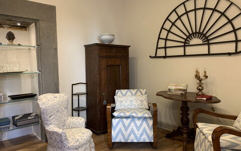 Casa Annateresa: Pièce, Meubles, Design Intérieur, Propriété, Table, Mur, Architecture, Sol, Cambre, Bâtiment