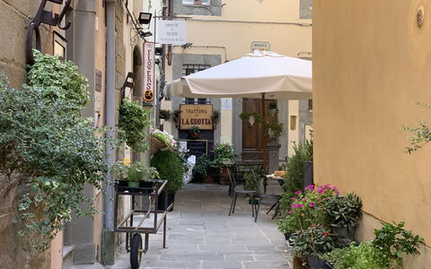 Casa Annateresa: Quartier, Propriété, Bâtiment, Ville, Rue, Ruelle, Immobilier, Cour, Infrastructure, Route