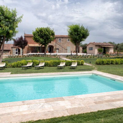 Villa Milluzzi: L'Eau, Ciel, Nuage, Plante, Propriété, Piscine, Bâtiment, Arbre, Herbe, Architecture