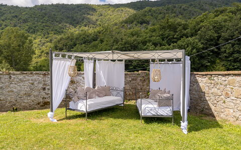 Villa Il Biancospino: Propriété, Nuage, Ciel, Plante, Ombre, Lot Terre, Arbre, Loisir, Herbe, Tente