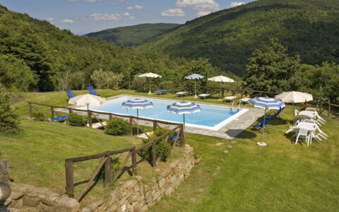 Villa Il Biancospino: Plante, Montagne, Ciel, Nuage, L'Eau, Piscine, Arbre, Ombre, Lot Terre, Paysage Naturel